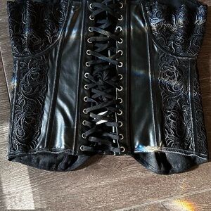 Aubade Shimmering Black Corset